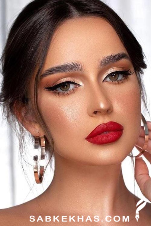 رژ لب قرمز آلبالویی