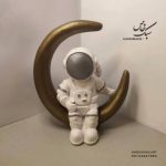 مجسمه فضانورد روی ماه