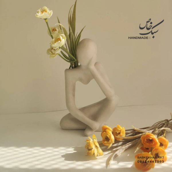 گلدان و دکوری مینیمال ادم متفکر