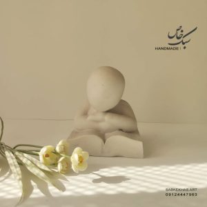مجسمه ادم کتابخوان