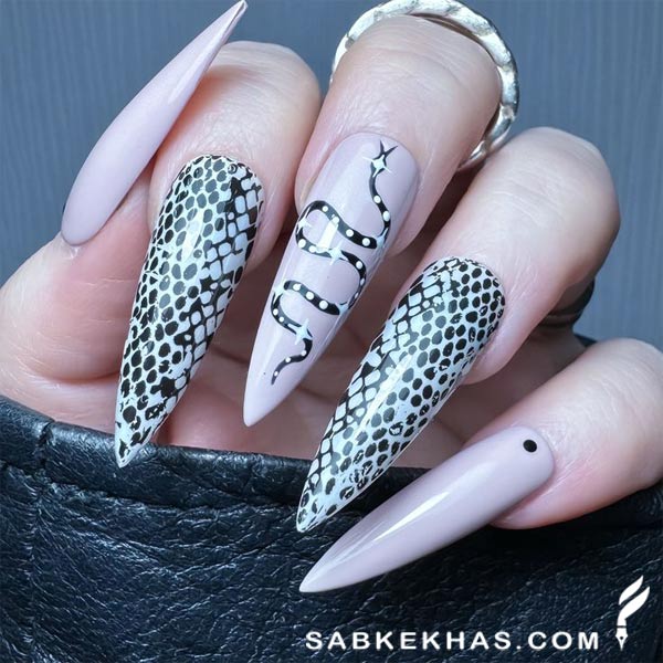 طراحی مار روی ناخن طراحی مار روی ناخن