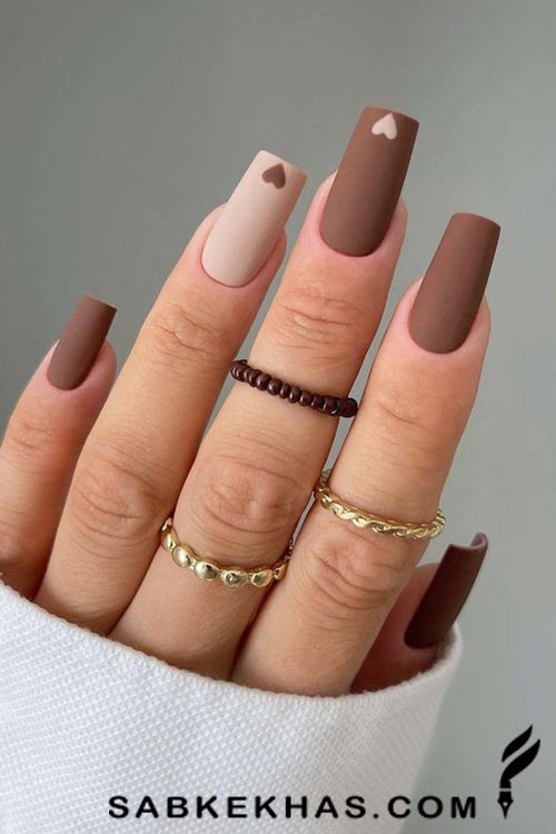 ناخن رنگ نسکافه‌ای