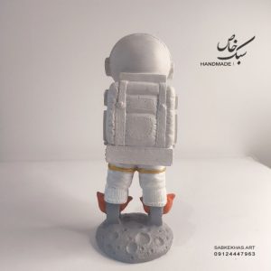 مجسمه فضانورد