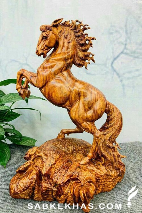 مجسمه و تندیس چوبی