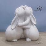 مجسمه خرگوش های بغلی