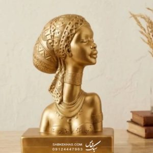 زن افریقایی روسری به سر