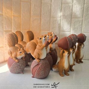 مجسمه سنجاب بلوطی